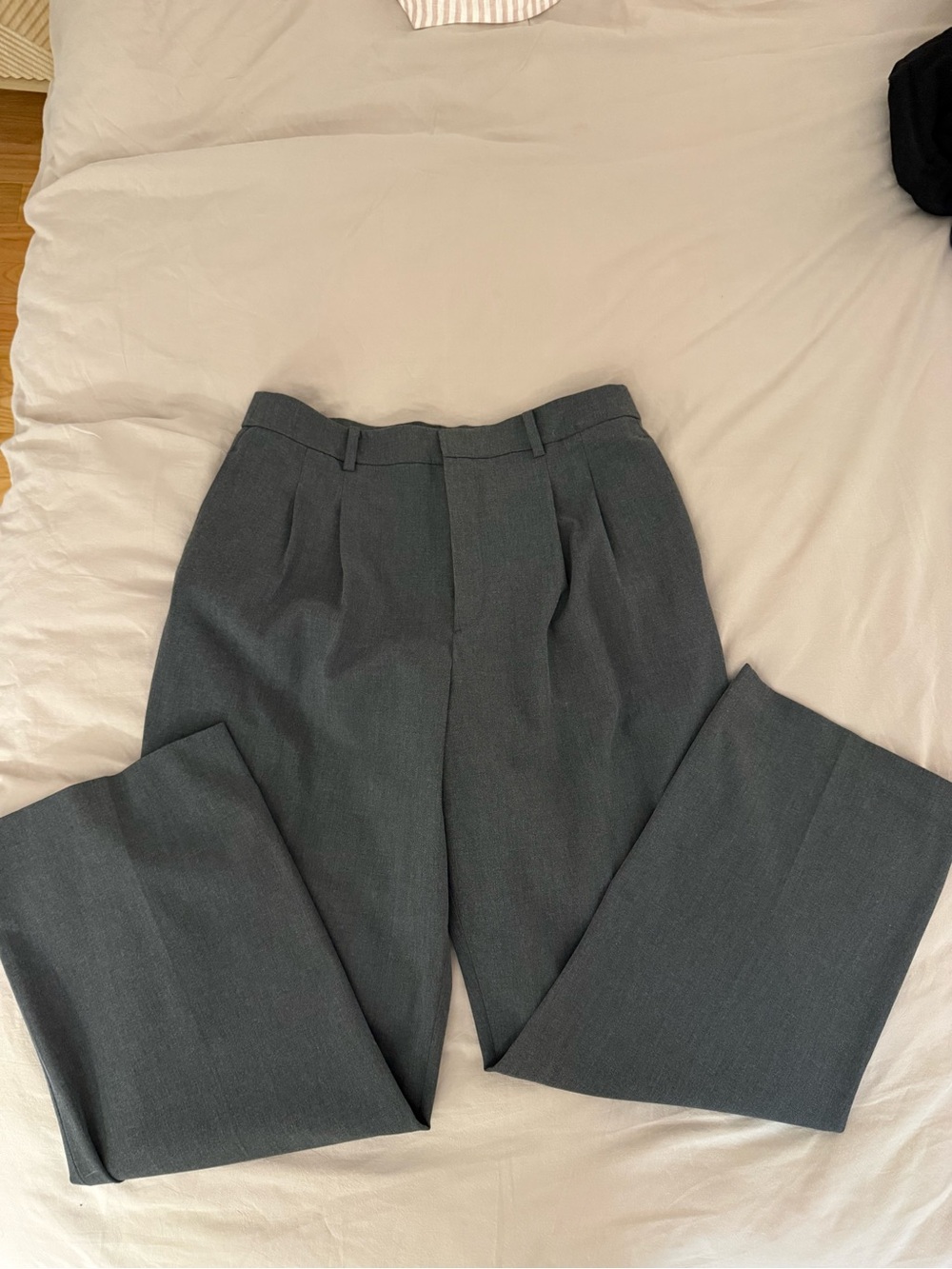Uniqlo women’s Pleated Dress Pants — Dark Charcoal